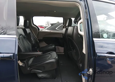 2020 Chrysler Voyager Lxi z USA, uszkodzony, nr VIN 2C4RC1DG5LR164639